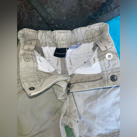 Calvin Klein | khaki shorts with adjustable elastic waist | size 2 - Picture 3 of 4